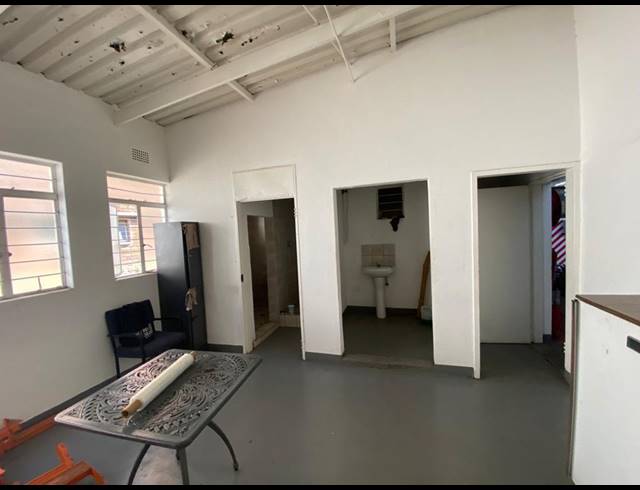 1,100M² WAREHOUSE FOR SALE IN NEWLANDS